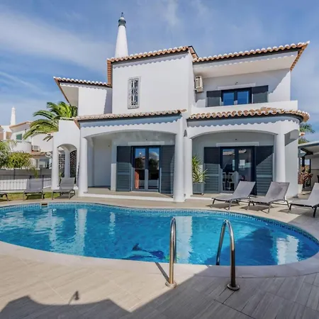 Spacious 4-bedroom With Private Pool * Guia (Faro)