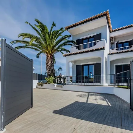 Spacious 4-bedroom With Private Pool Villa Guia (Faro)