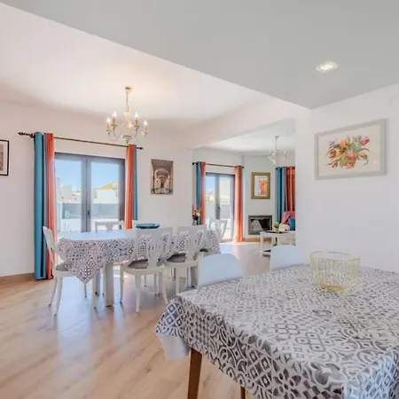 Spacious 4-bedroom With Private Pool *
