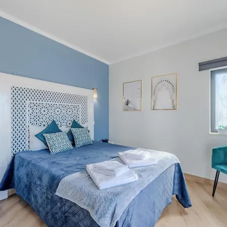 Spacious 4-bedroom With Private Pool Villa Guia (Faro)