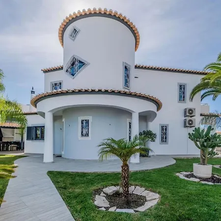 Spacious 4-bedroom With Private Pool Villa