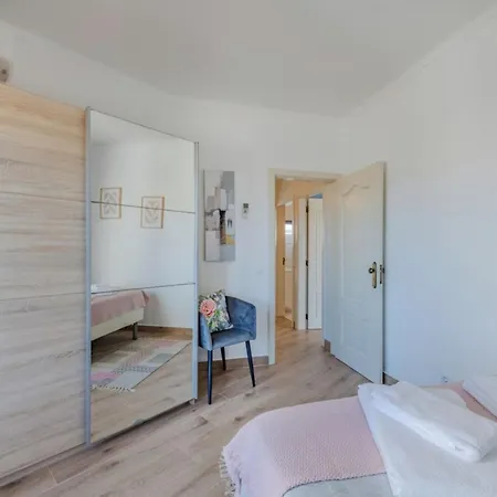 Spacious 4-bedroom With Private Pool *