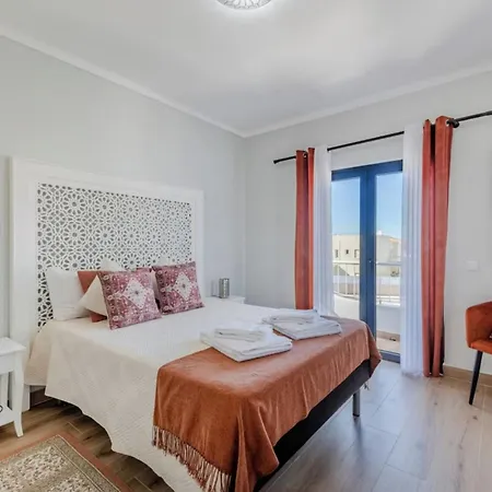 Spacious 4-bedroom With Private Pool * Guia (Faro)