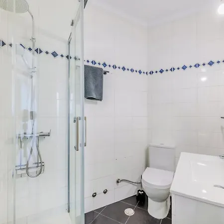 Spacious 4-bedroom With Private Pool