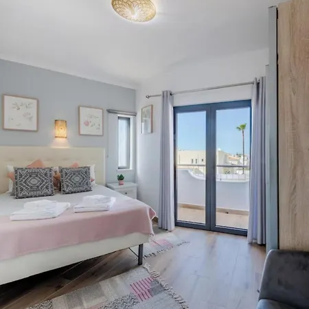 Spacious 4-bedroom With Private Pool Guia (Faro)