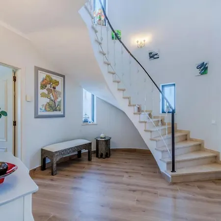 Spacious 4-bedroom With Private Pool * Guia (Faro)